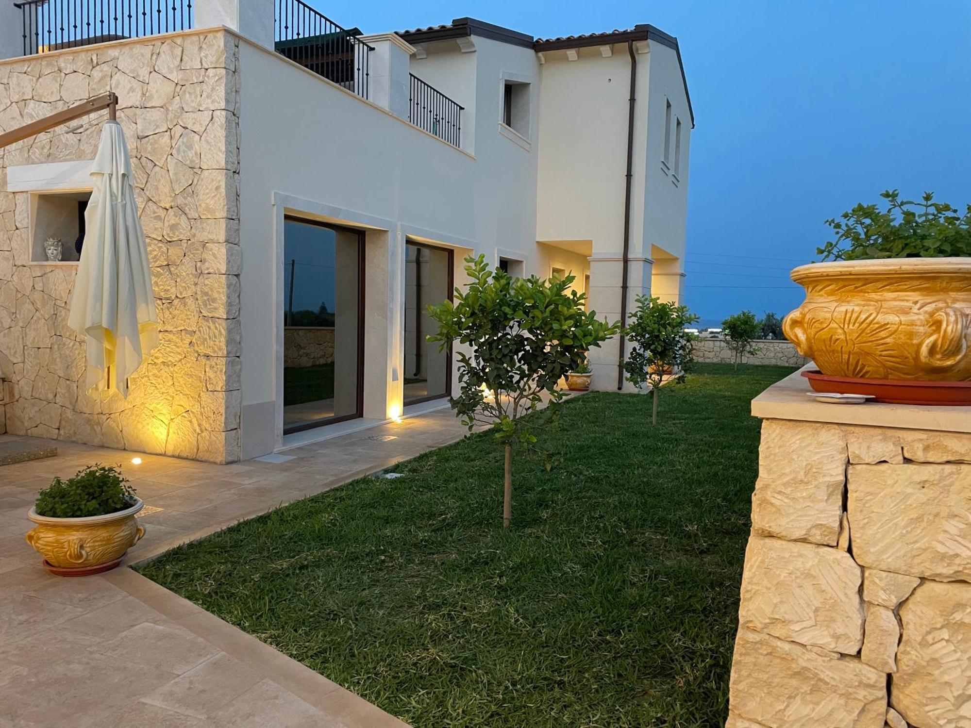 Villa Carmiano Luxury Bedrooms In Avola In The Province Of Syracuse With Spa And Swimming Pool And Wonderful Seaview Extérieur photo